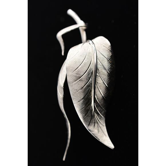 Vintage 3D Leaf Pin Brooch Textured Silver Metallic Shiny Chunky 1970s Bin5A - Picture 3 of 12